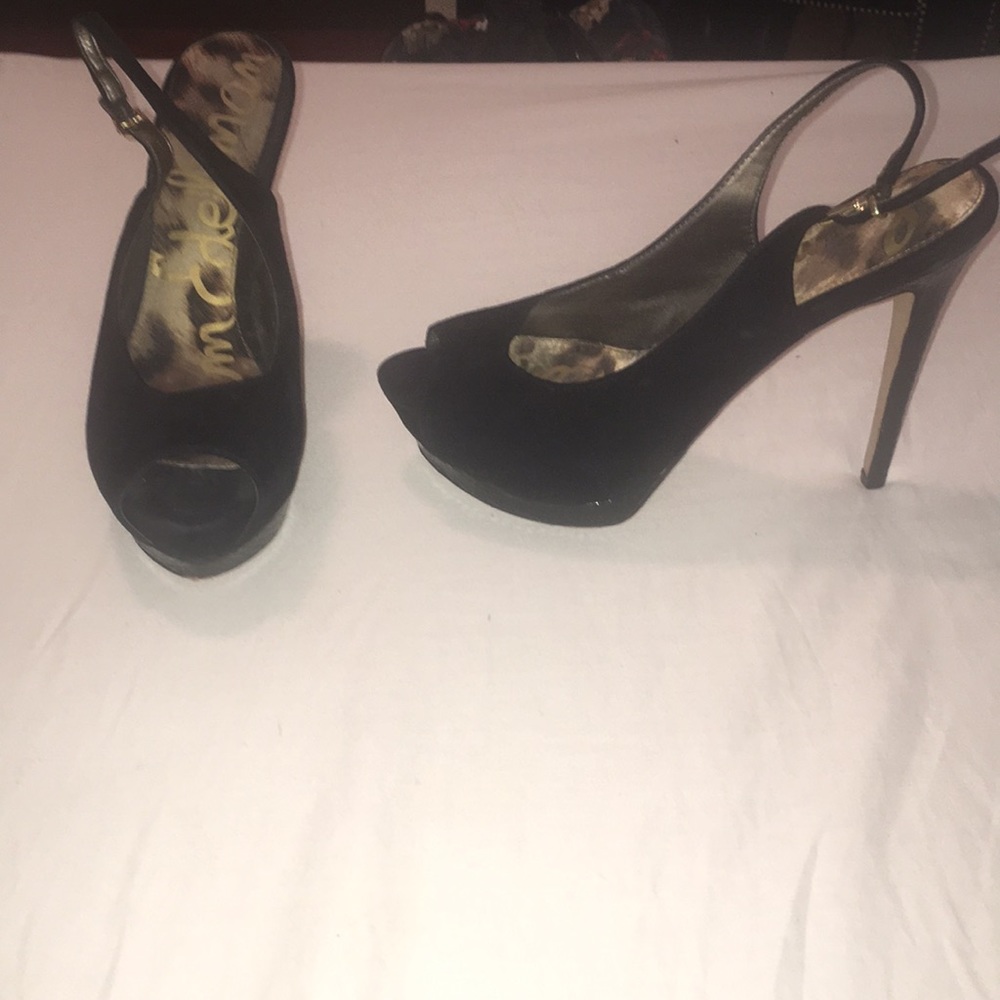 Peep toe heel